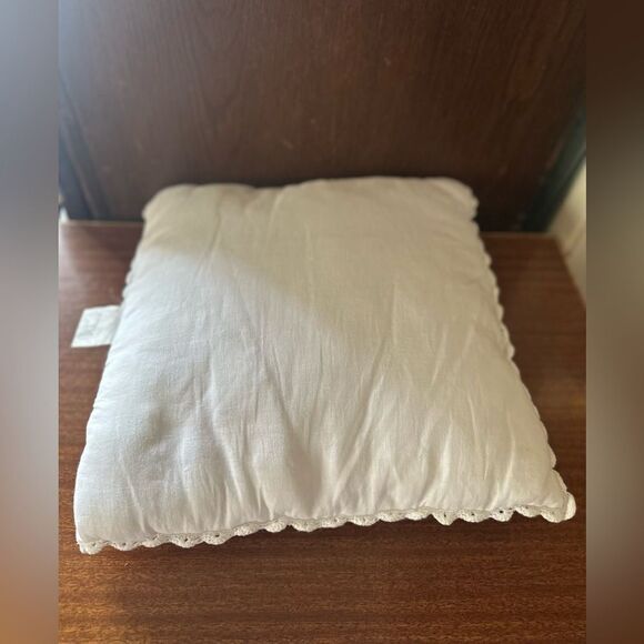 White Crochet vintage Decorative throw Pillow - Picture 4 of 6